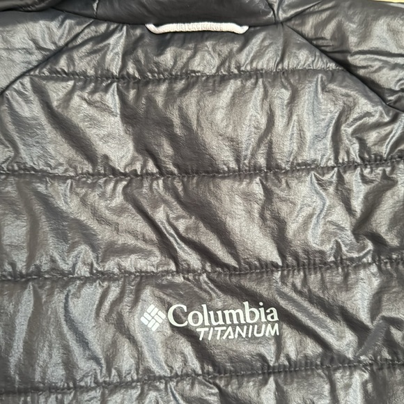 Ladies size small Columbia jacket - Picture 6 of 6